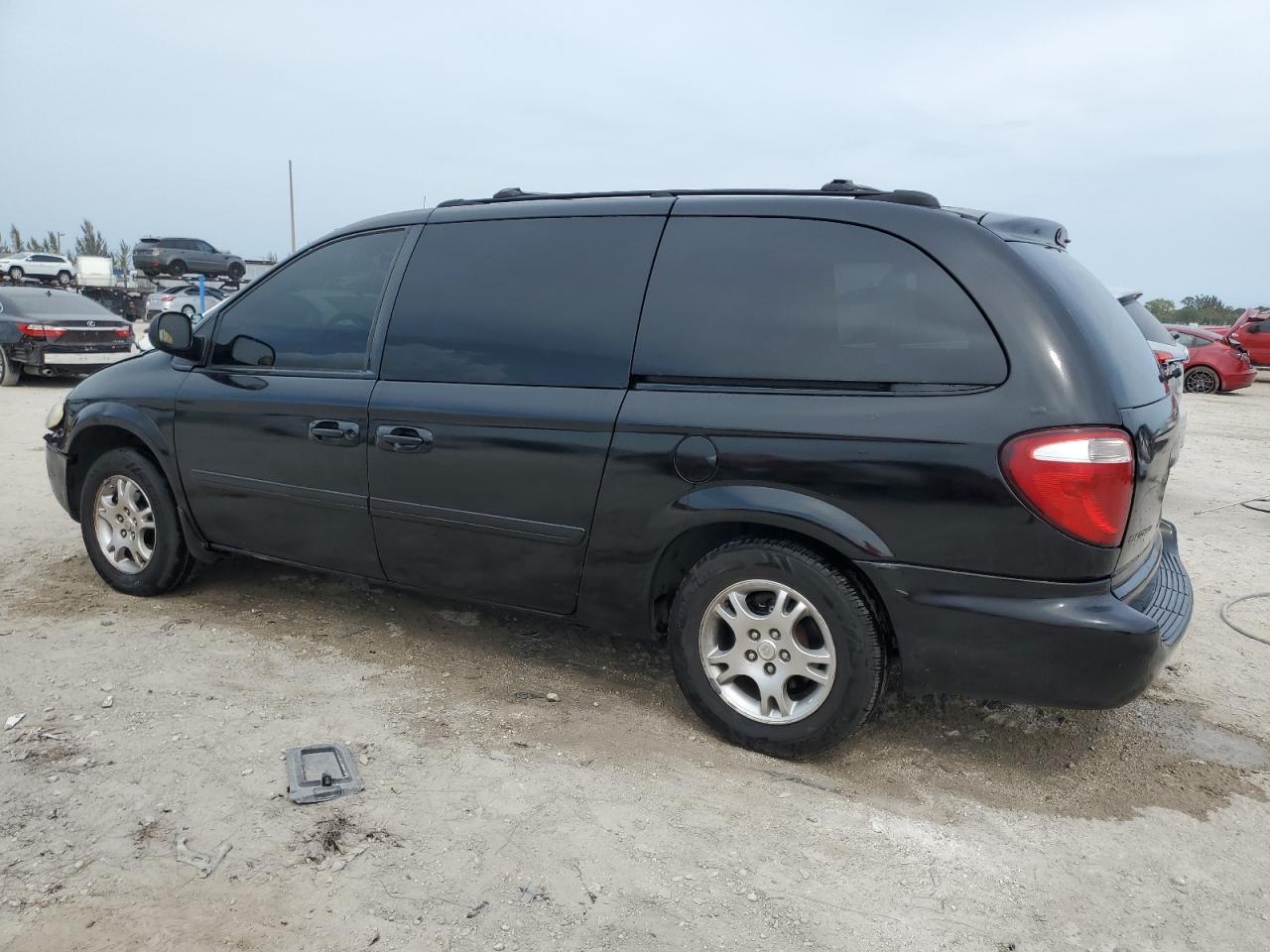 2004 Dodge Grand Caravan Sxt - Image 2