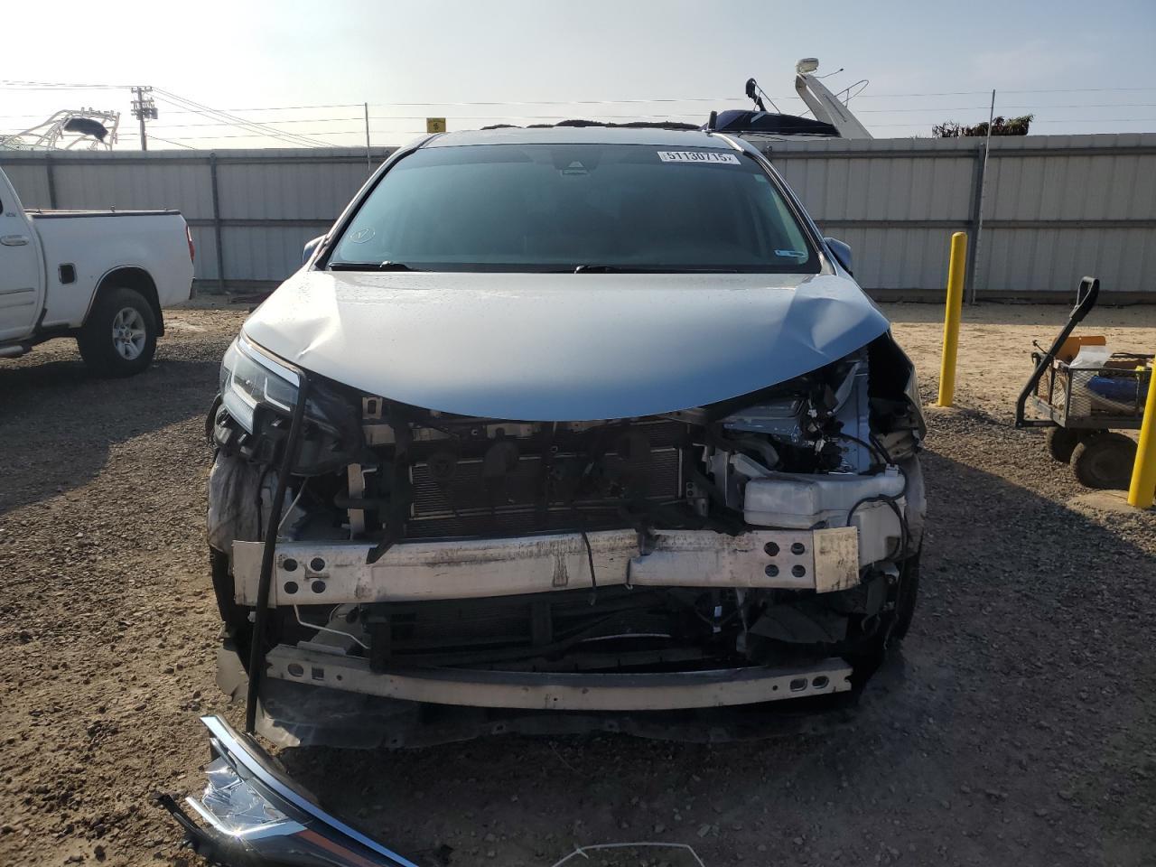 2021 Toyota Sienna Le - Фото 5