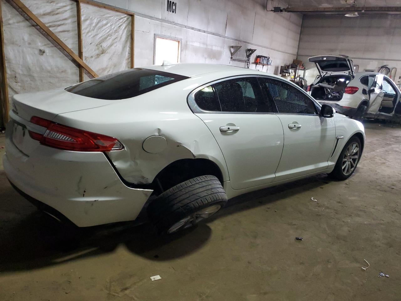 2015 Jaguar Xf 2.0T Premium - Image 3