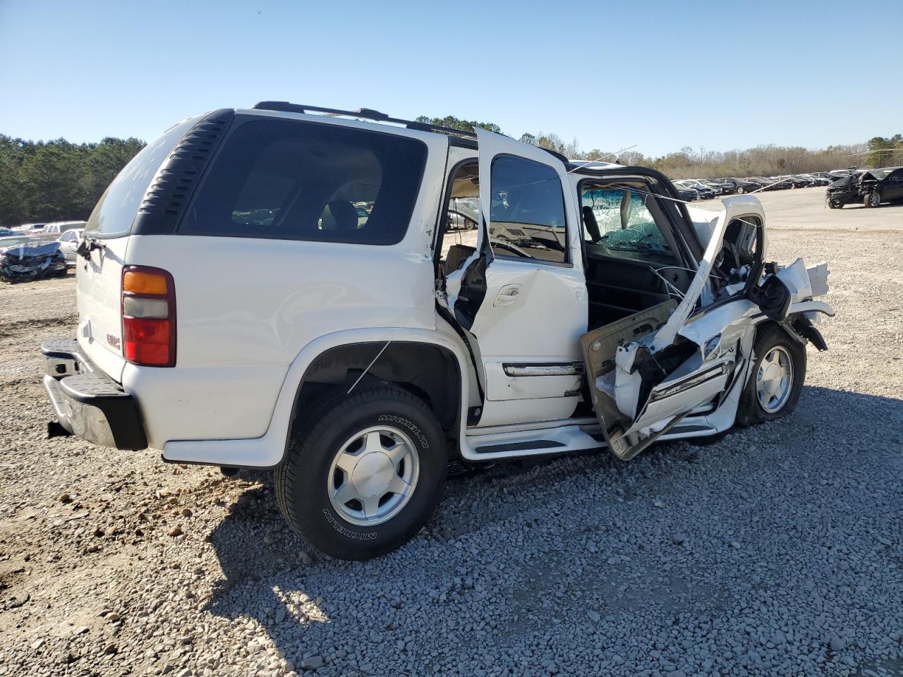 2003 GMC Yukon - Image 3