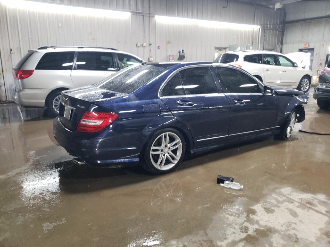 2013 Mercedes-Benz C 300 4Matic - Фото 3