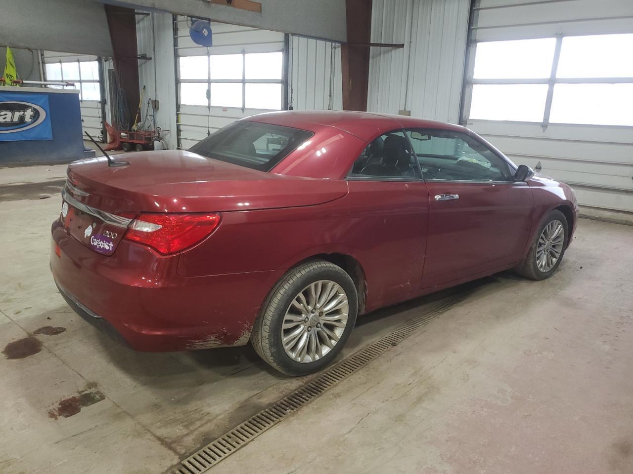 2014 Chrysler 200 Limited - Image 3