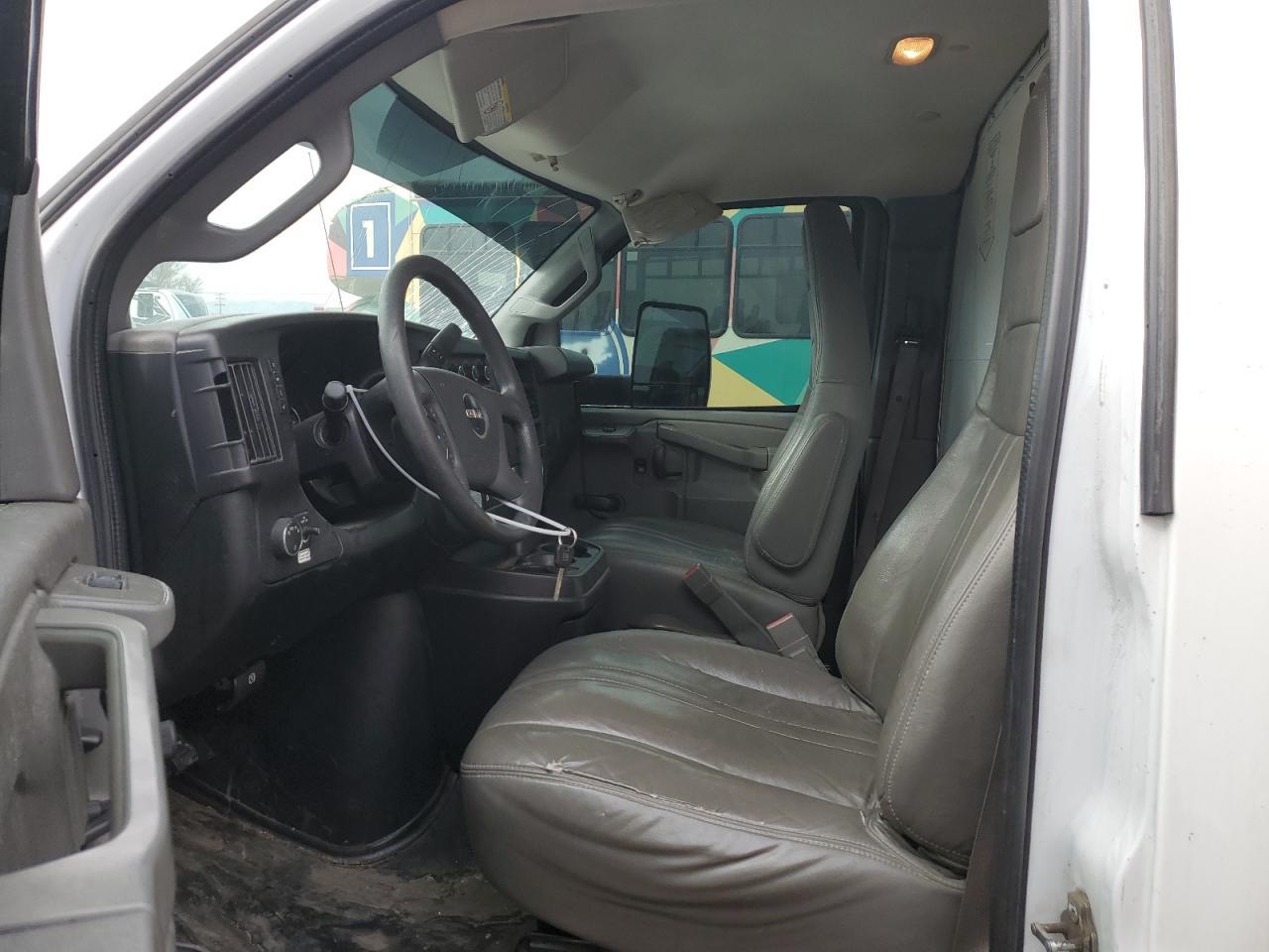 2017 GMC Savana Cutaway G3500 - Фото 7