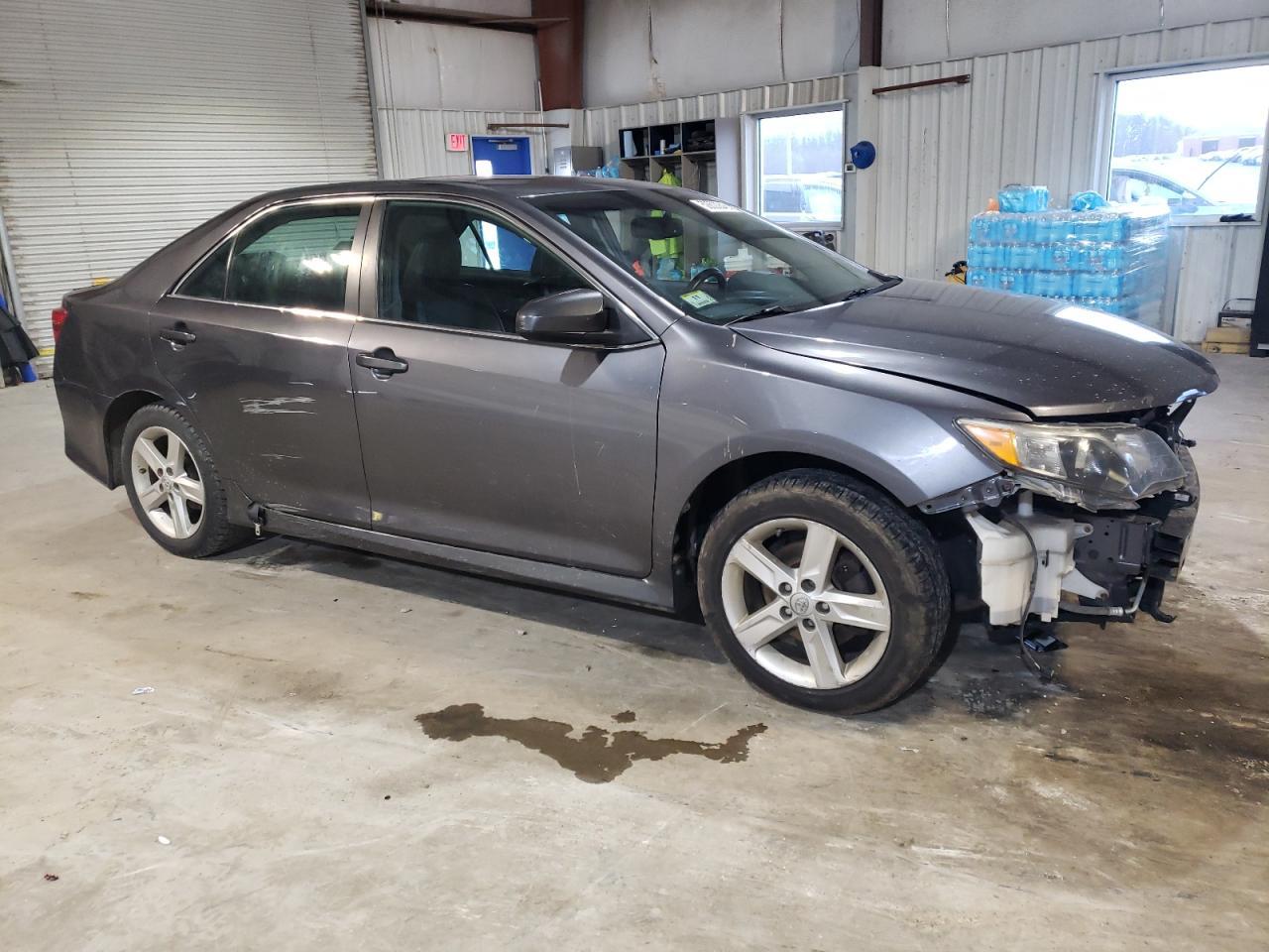 2014 Toyota Camry L - Фото 4