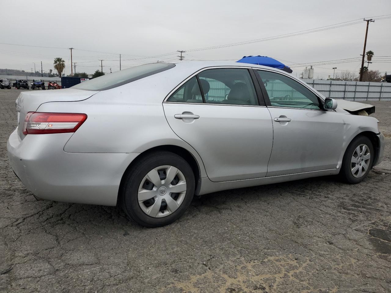 2010 Toyota Camry Base - Фото 3