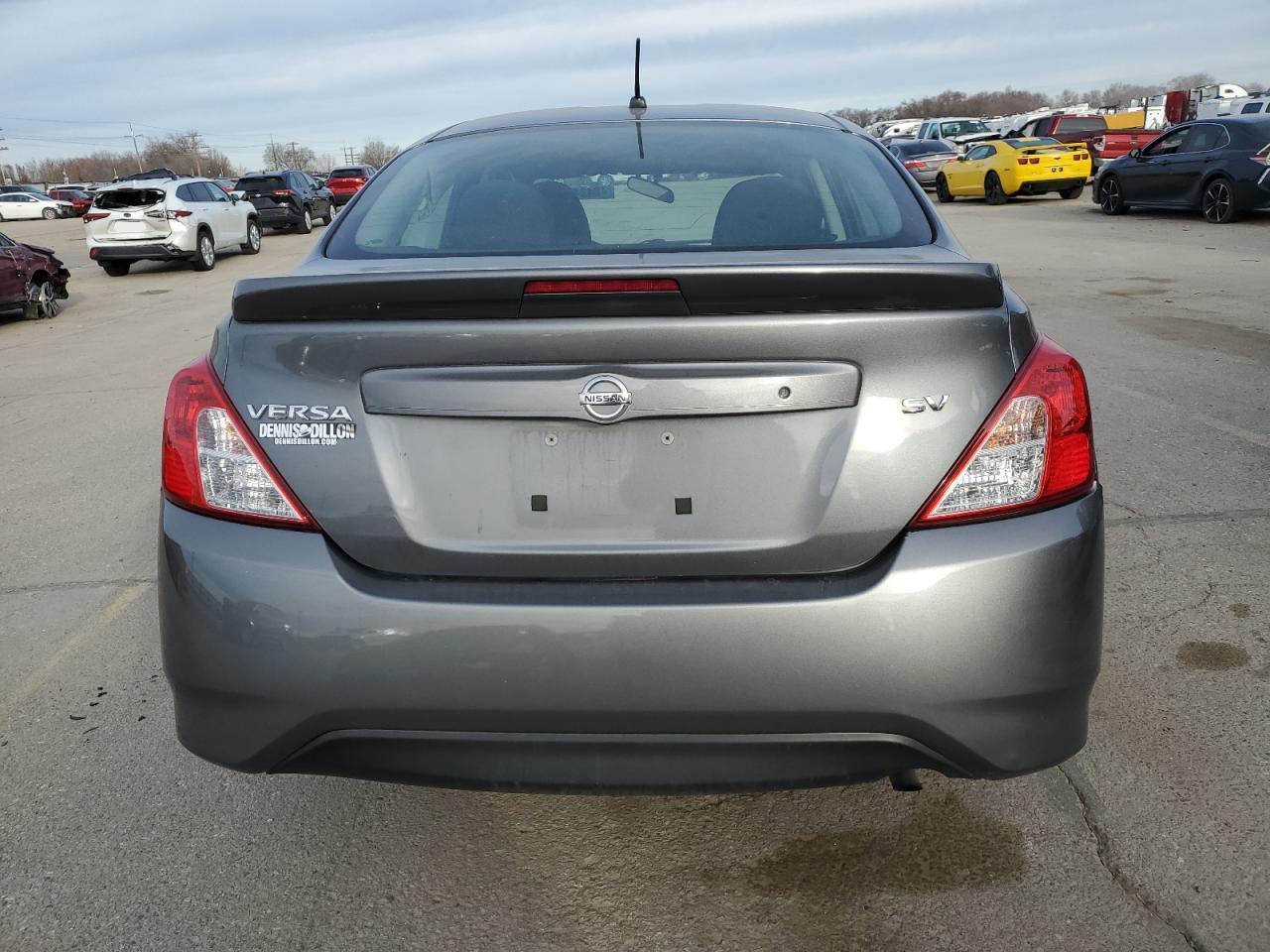 2018 Nissan Versa S - Фото 6