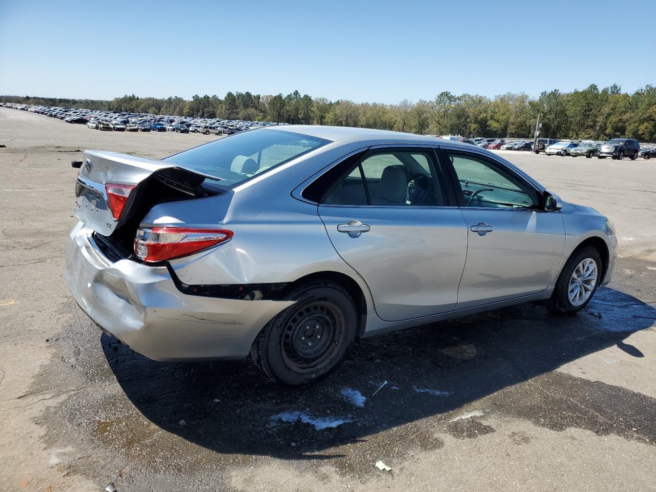 2016 Toyota Camry Le - Фото 3