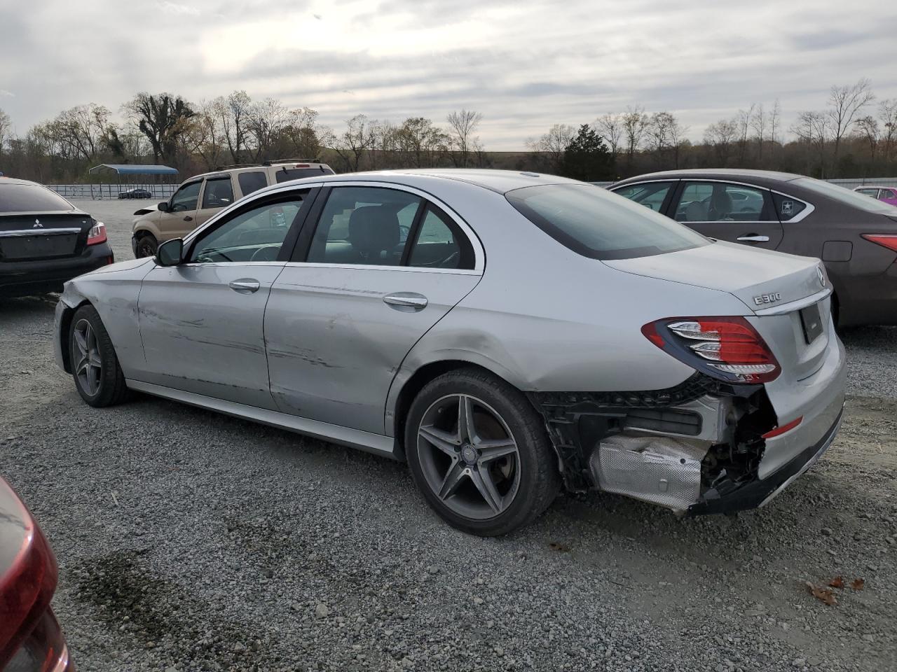 2017 Mercedes-Benz E 300 4Matic - Фото 2