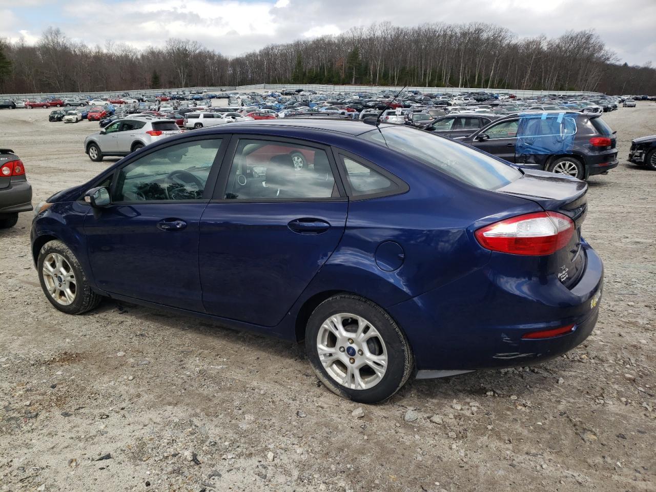 2016 Ford Fiesta Se - Фото 2