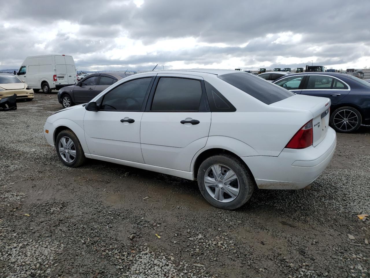 2007 Ford Focus Zx4 - Image 2