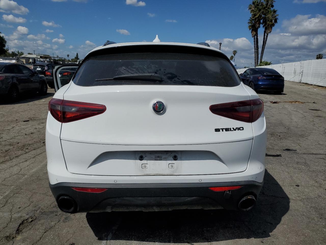 2020 Alfa Romeo Stelvio - Image 6