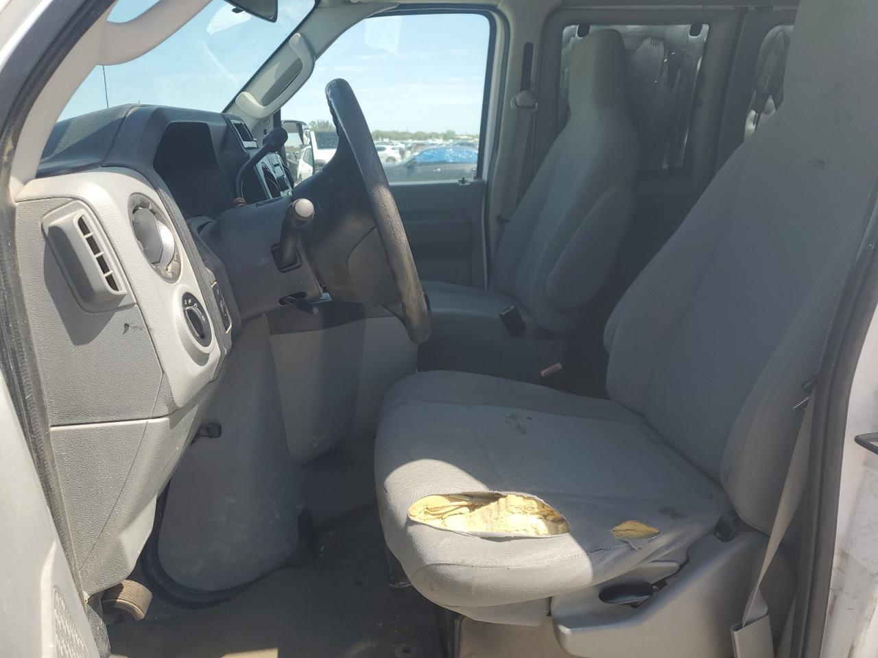 2011 Ford Econoline E350 Super Duty Wagon - Фото 7