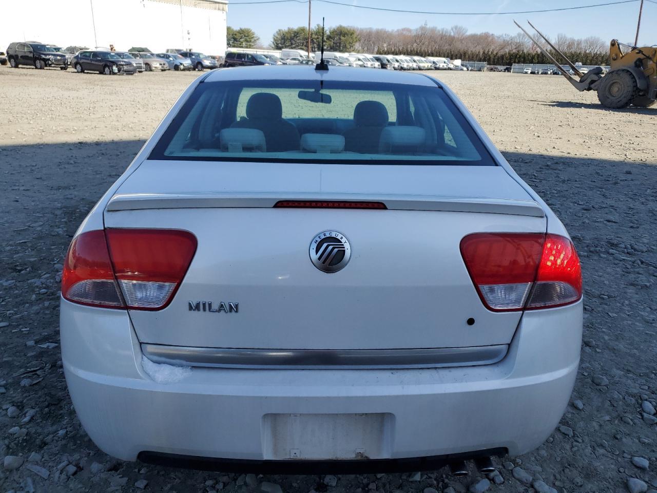 2010 Mercury Milan - Image 6