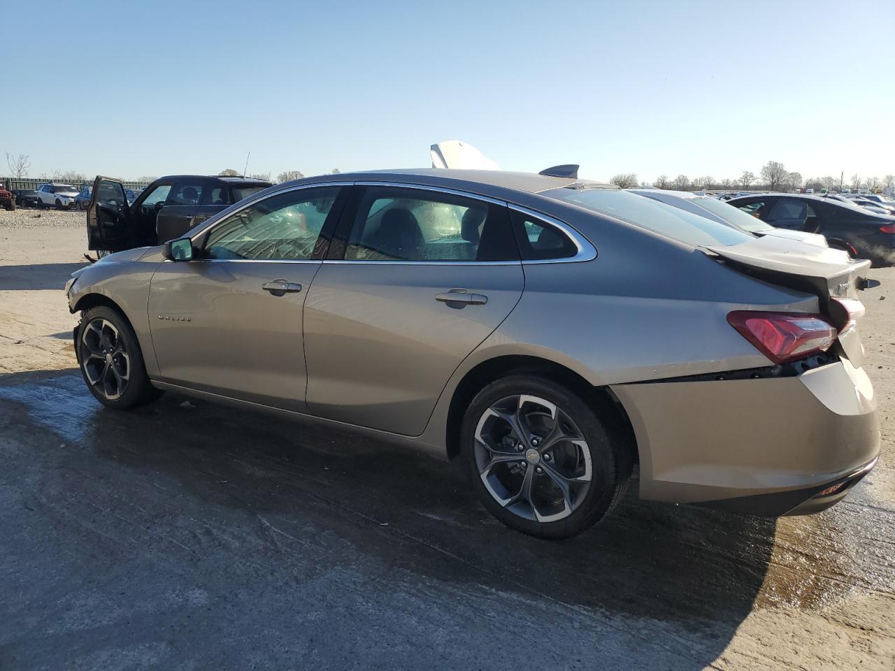 2022 Chevrolet Malibu Lt - Фото 2