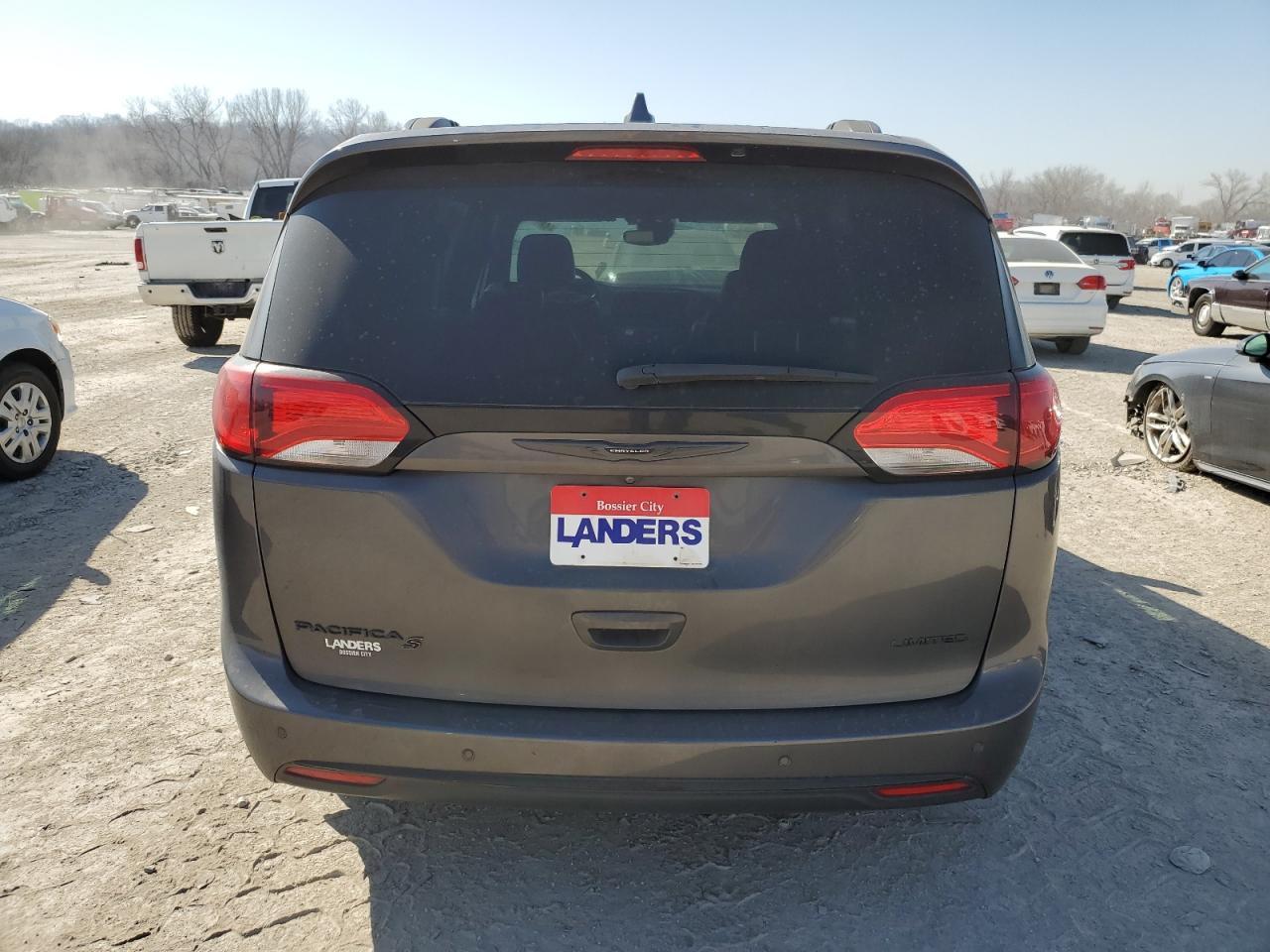 2020 Chrysler Pacifica Limited - Image 6