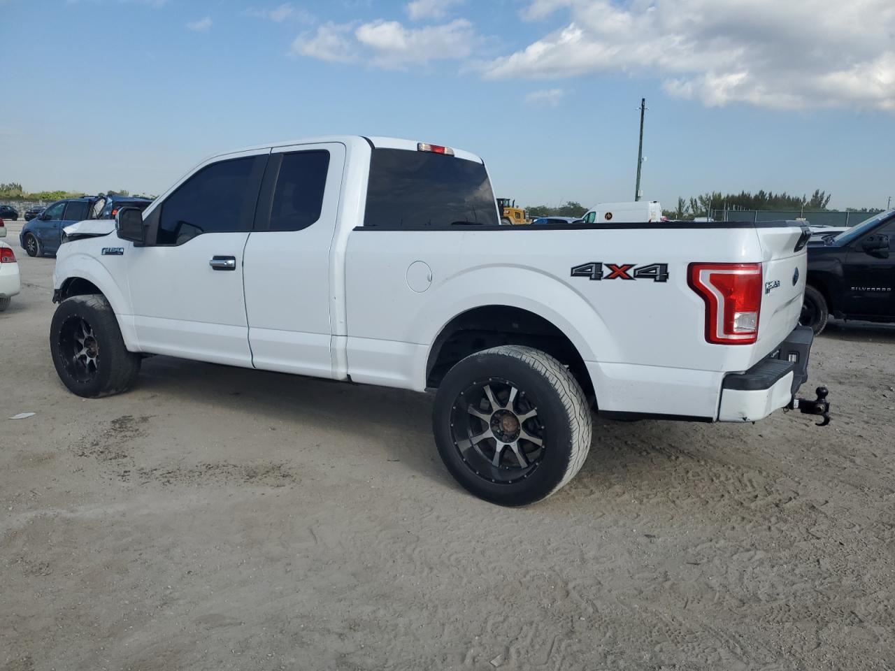 2015 Ford F150 Super Cab - Фото 2