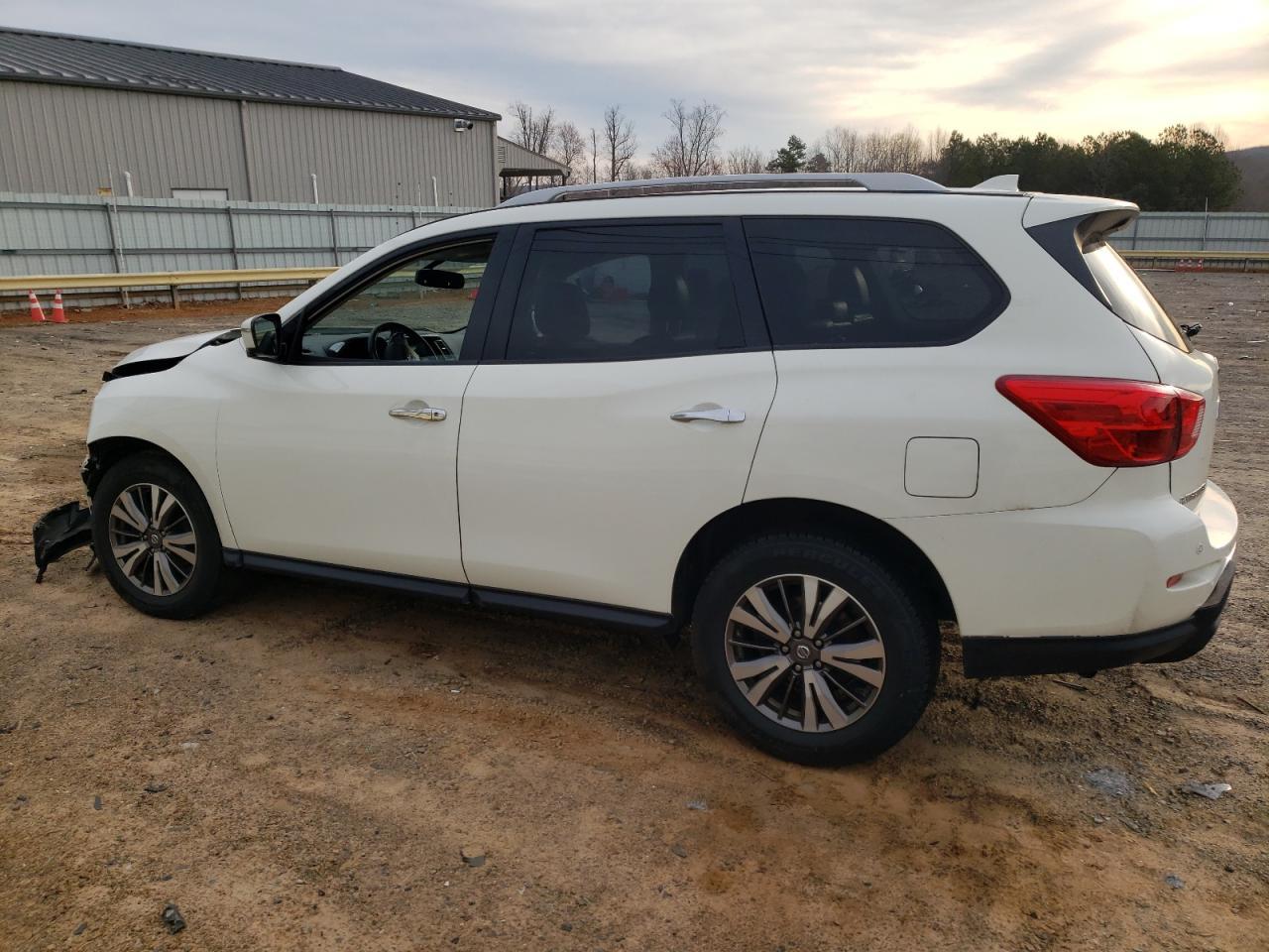 2019 Nissan Pathfinder S - Фото 2