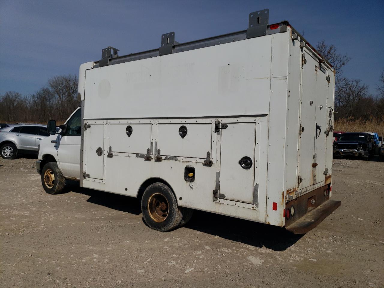 2014 Ford Econoline E350 Super Duty Cutaway Van - Фото 2