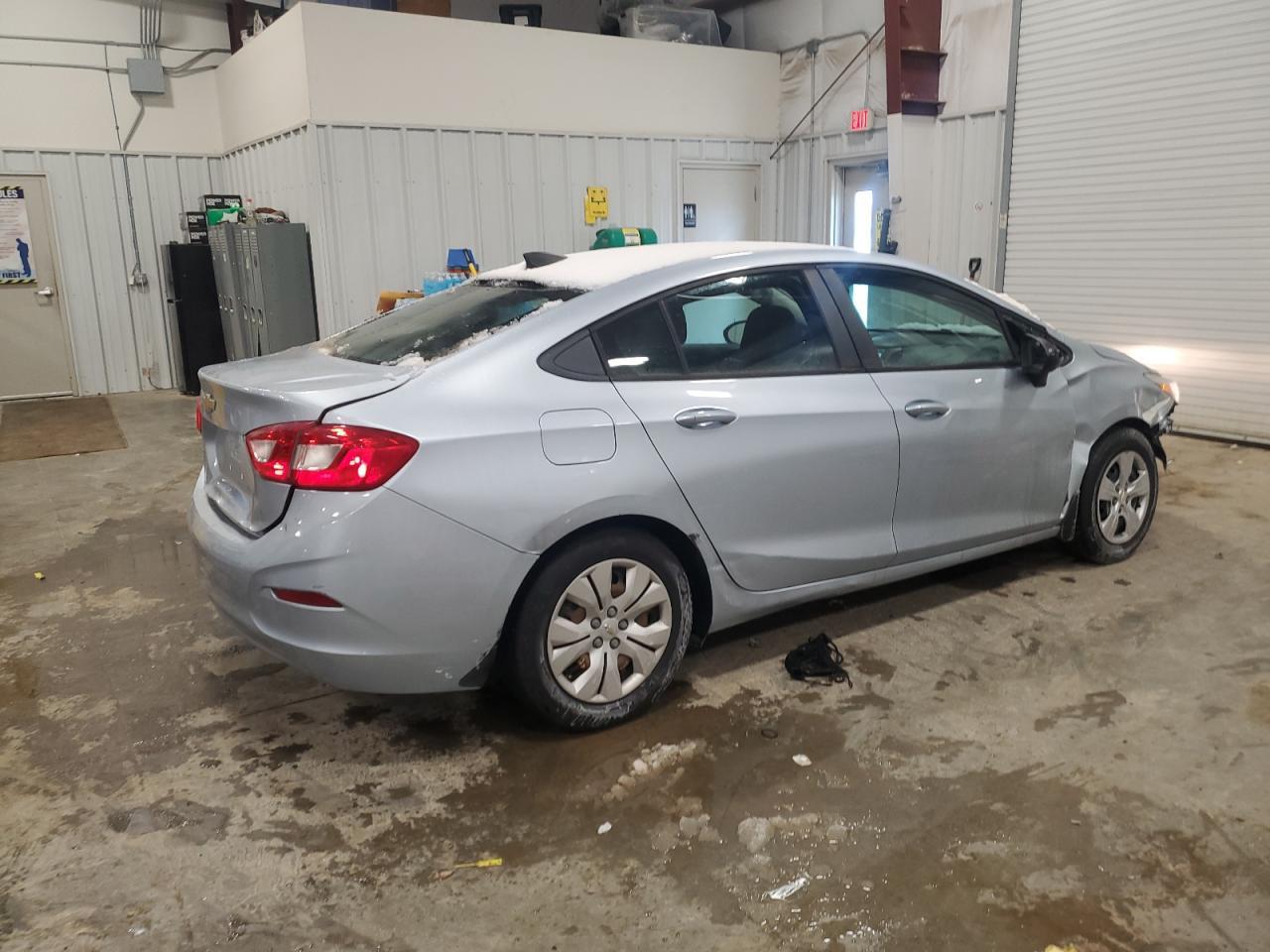 2017 Chevrolet Cruze Ls - Фото 3