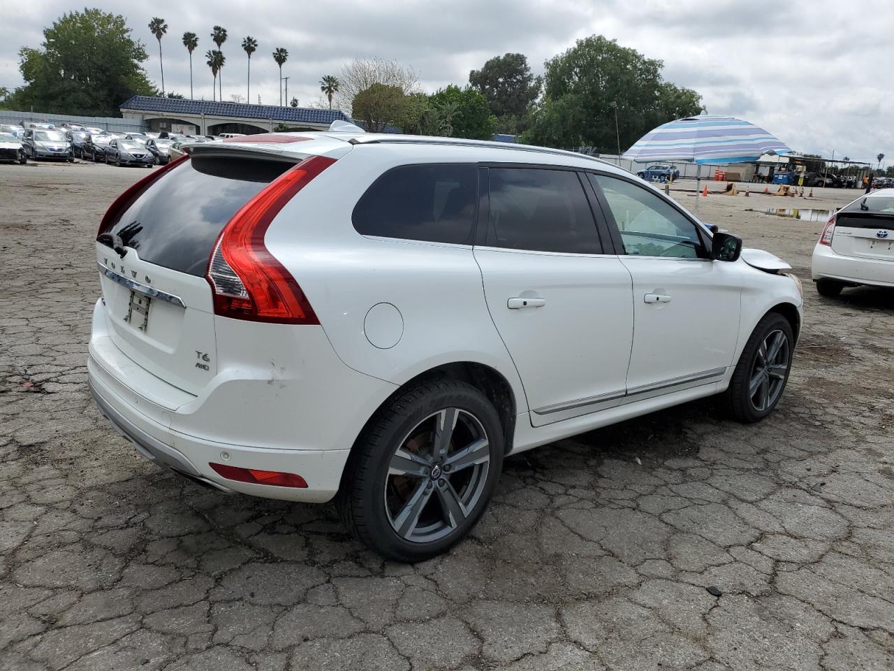 2017 Volvo Xc60 T6 Dynamic - Фото 3
