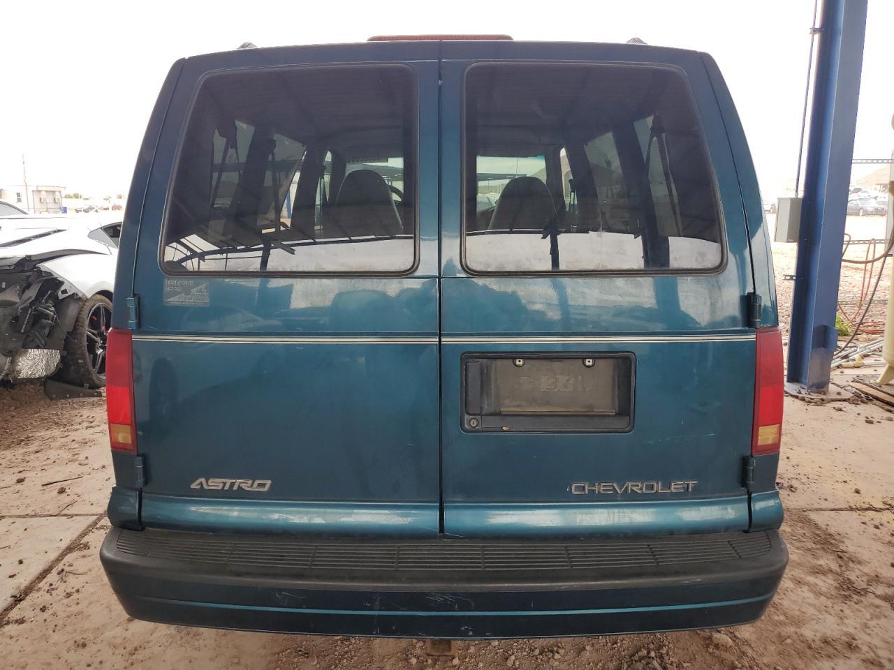 2002 Chevrolet Astro - Фото 6