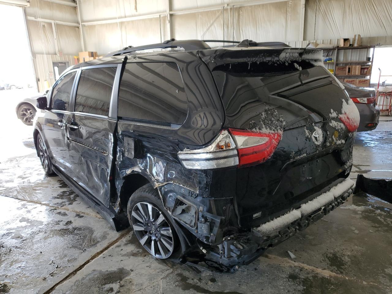 2018 Toyota Sienna Xle - Image 2