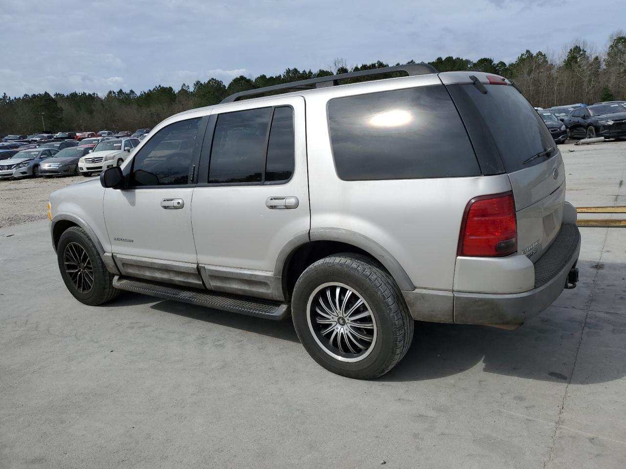 2002 Ford Explorer Xlt - Image 2
