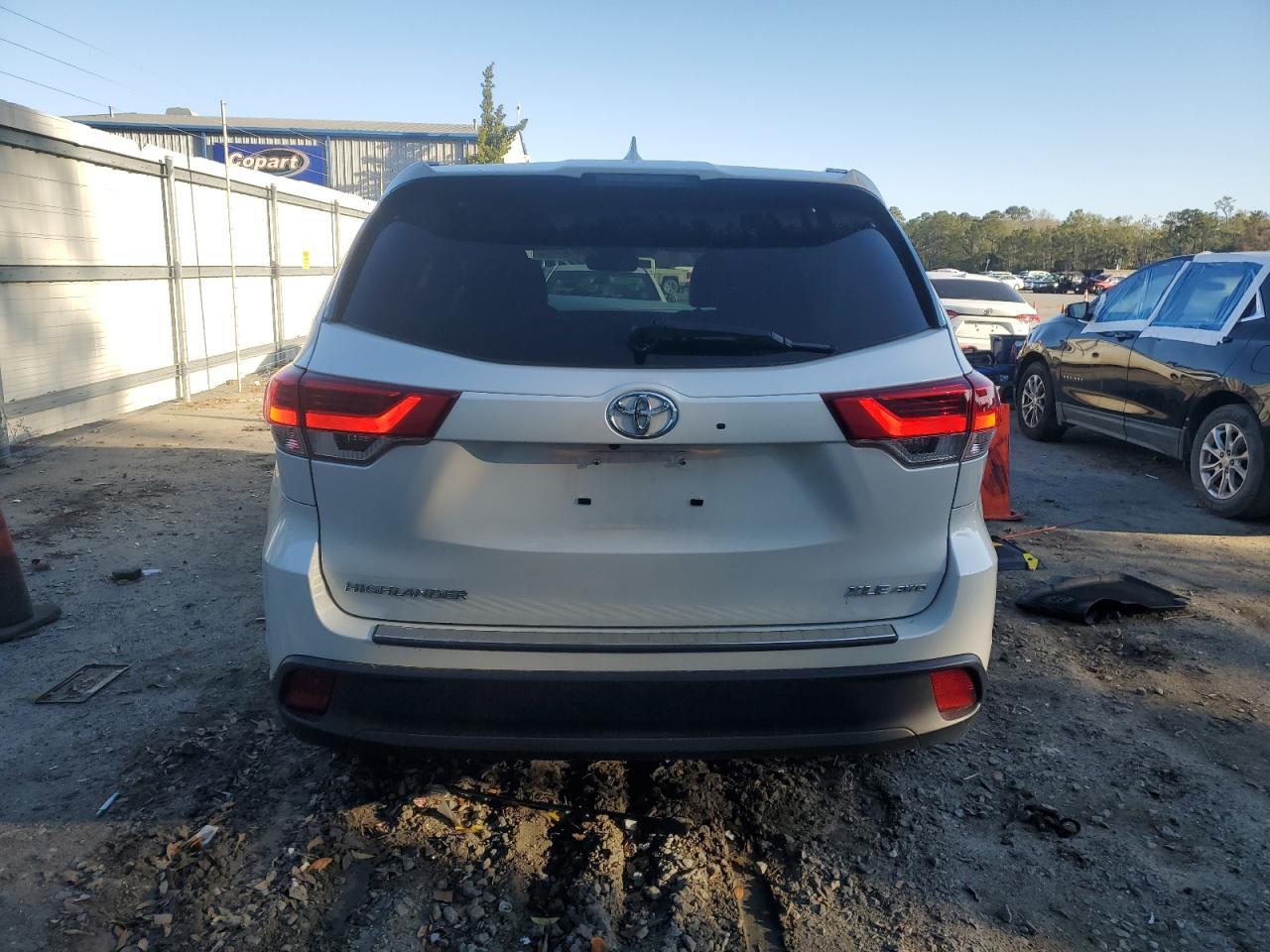 2018 Toyota Highlander Se - Фото 6
