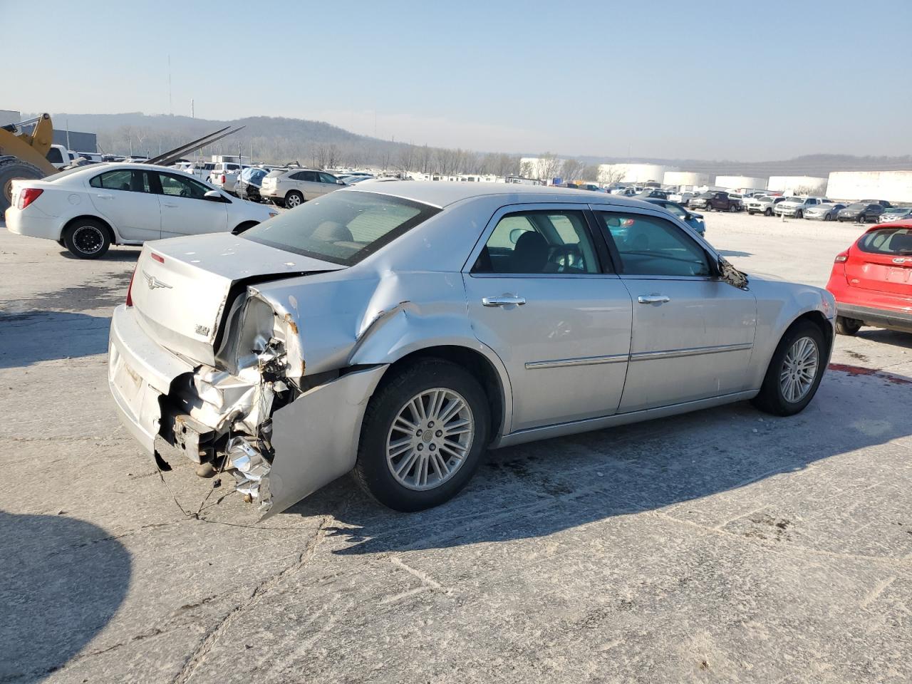 2010 Chrysler 300 Touring - Фото 3