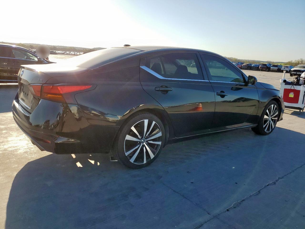 2019 Nissan Altima Sr - Image 3