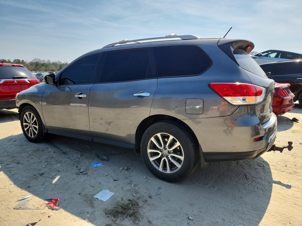 2015 Nissan Pathfinder Sv - Image 2