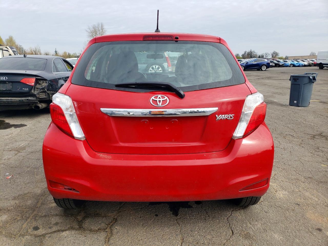 2012 Toyota Yaris 5-Door L - Фото 6