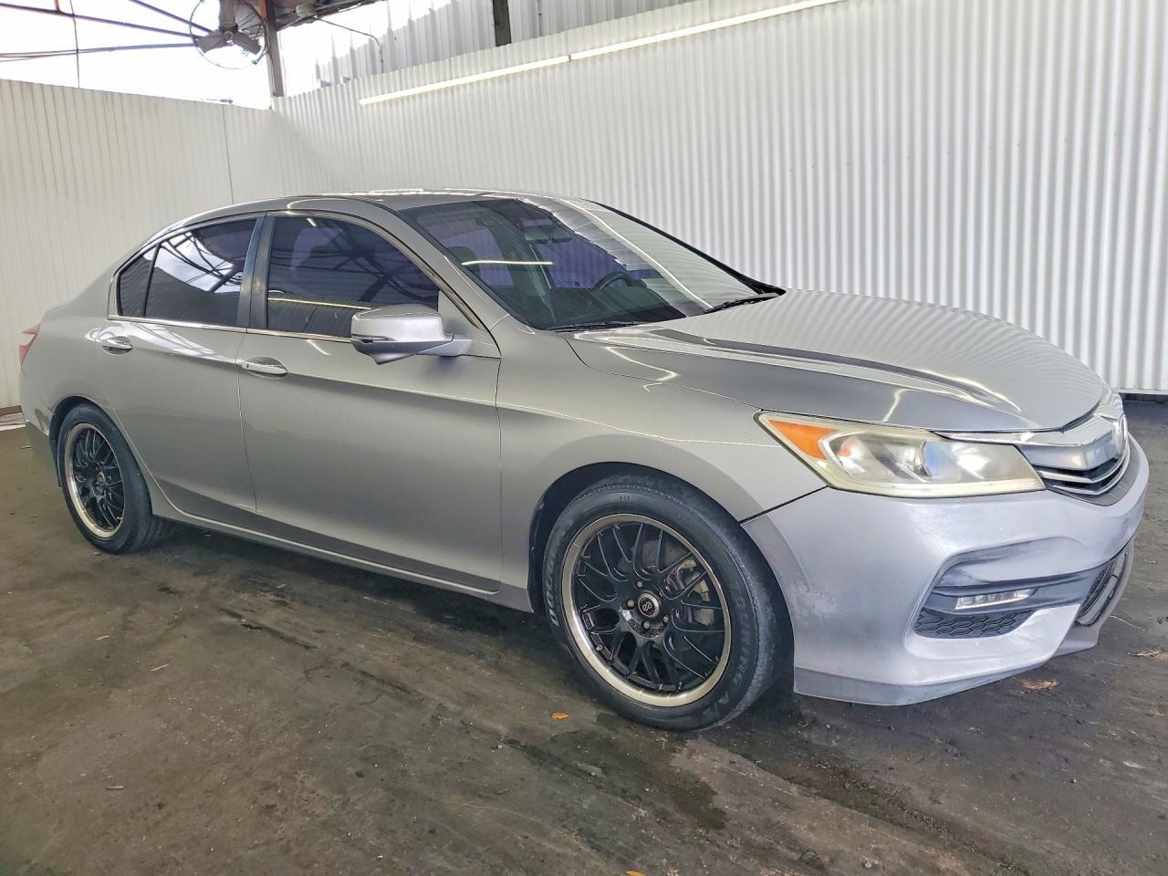 2017 Honda Accord Ex - Image 4