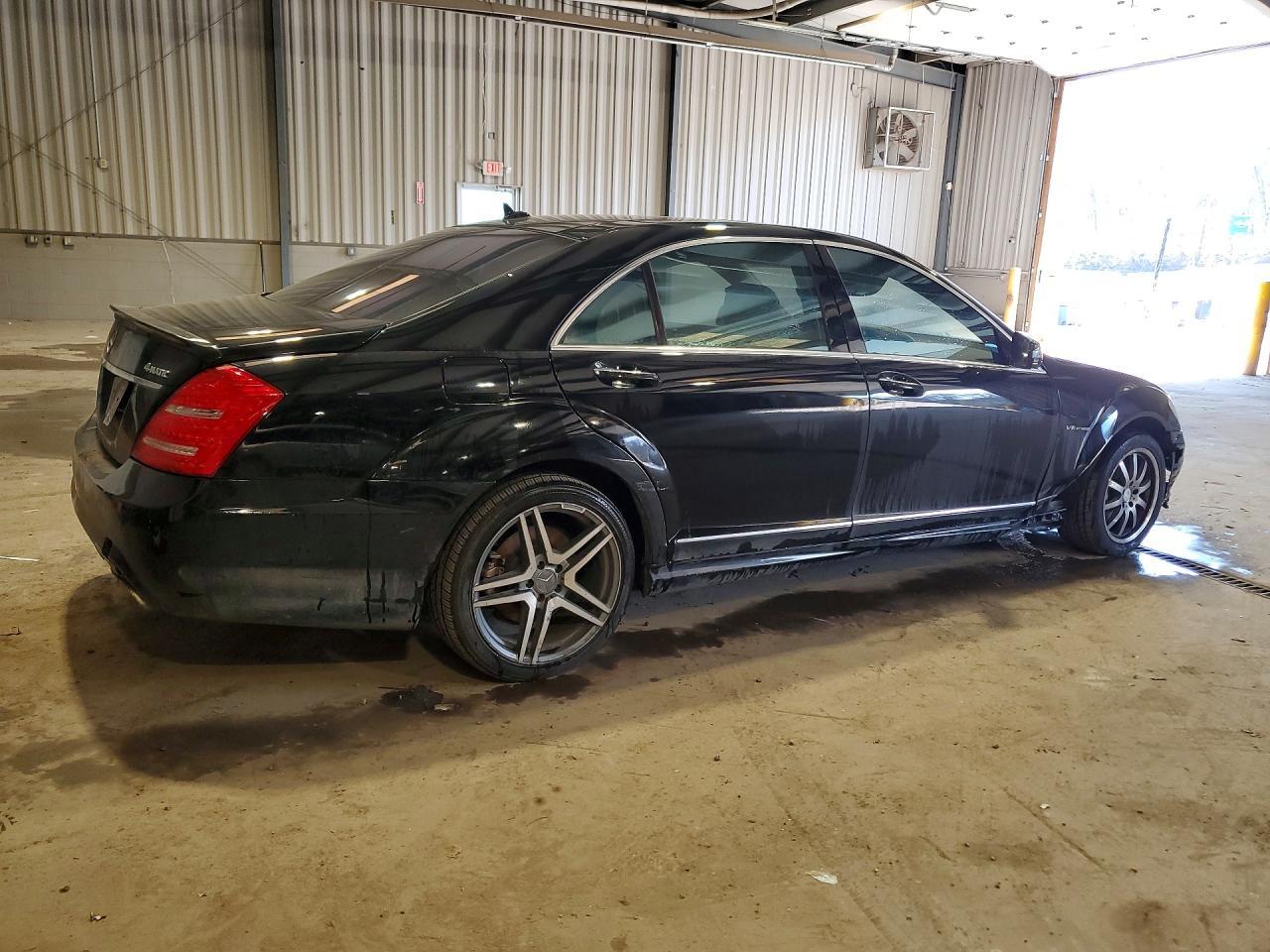 2013 Mercedes-Benz S 550 4Matic - Image 3