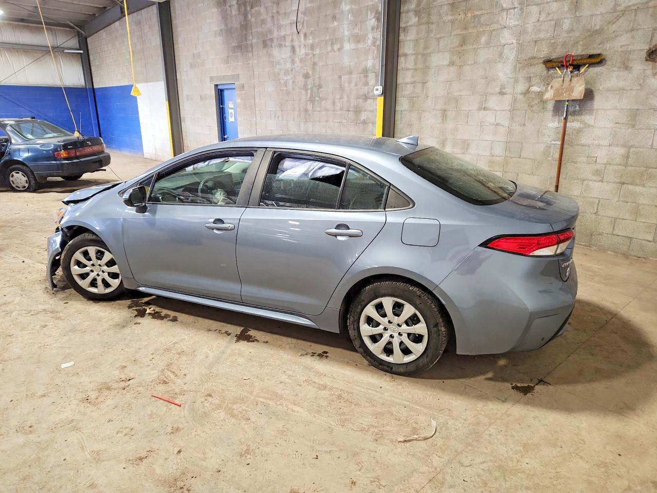 2022 Toyota Corolla Le - Фото 2