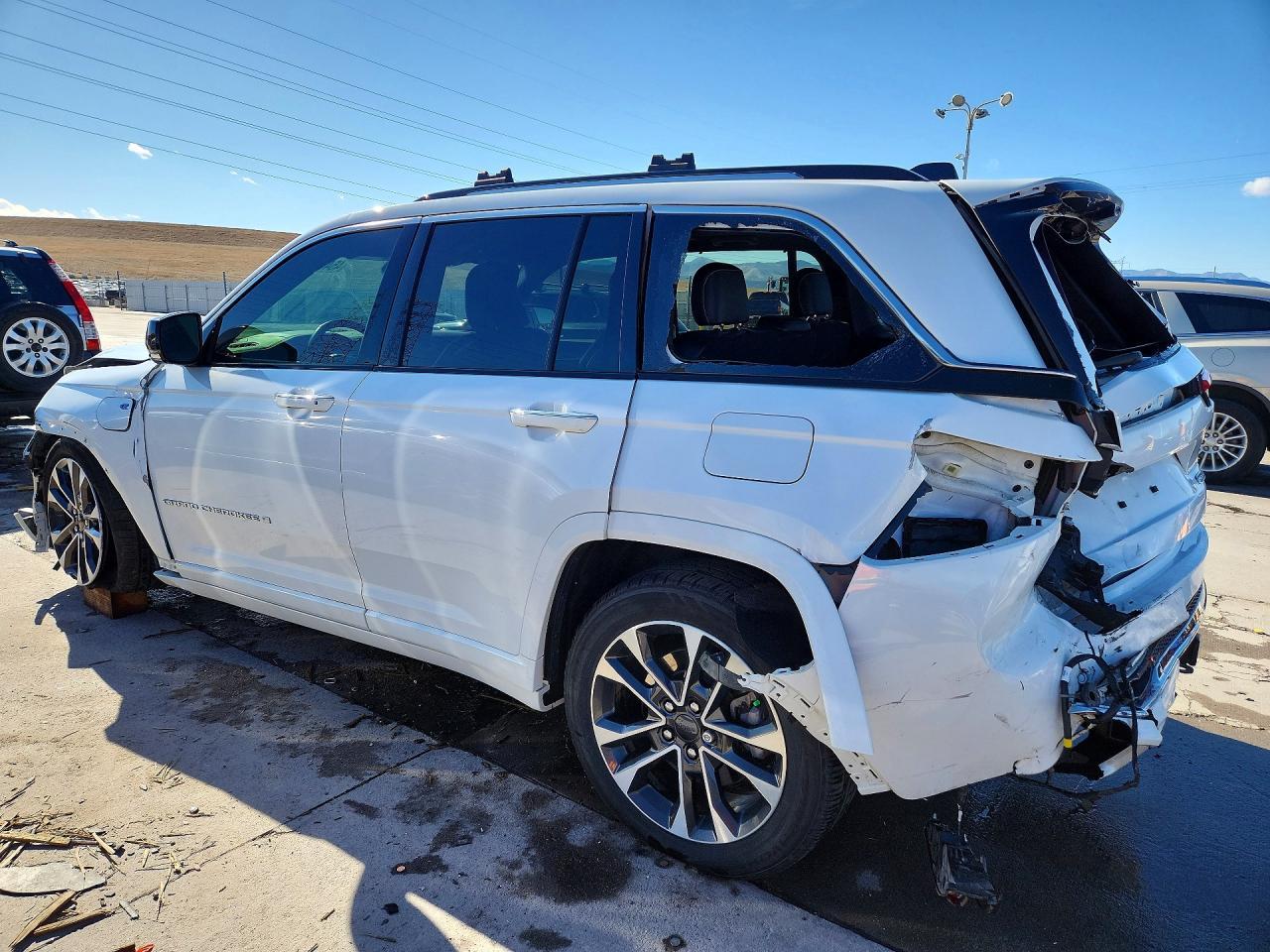 2023 Jeep Grand Cherokee Overland 4Xe - Image 2