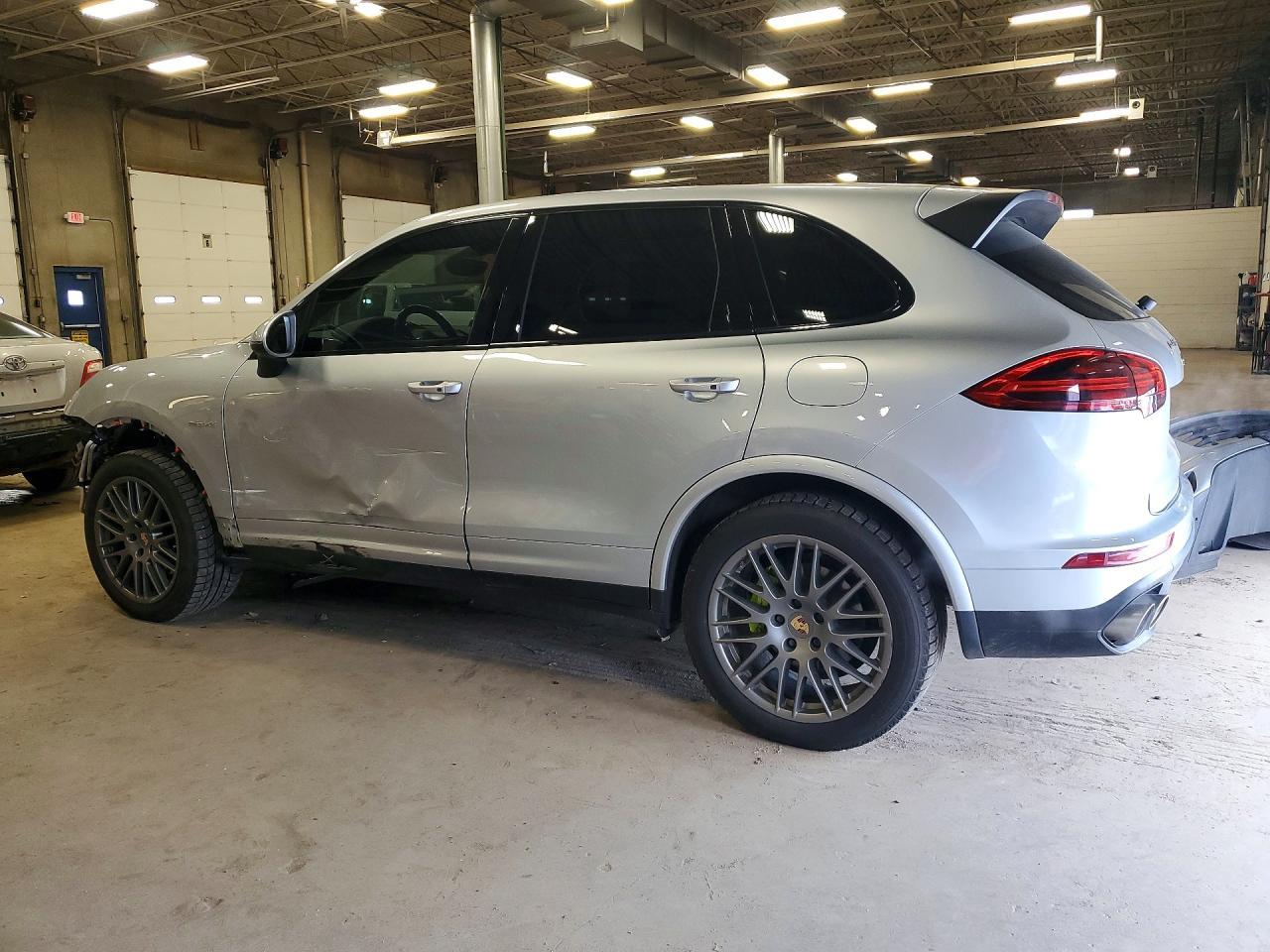2017 Porsche Cayenne Se Hybrid Platinum - Image 2
