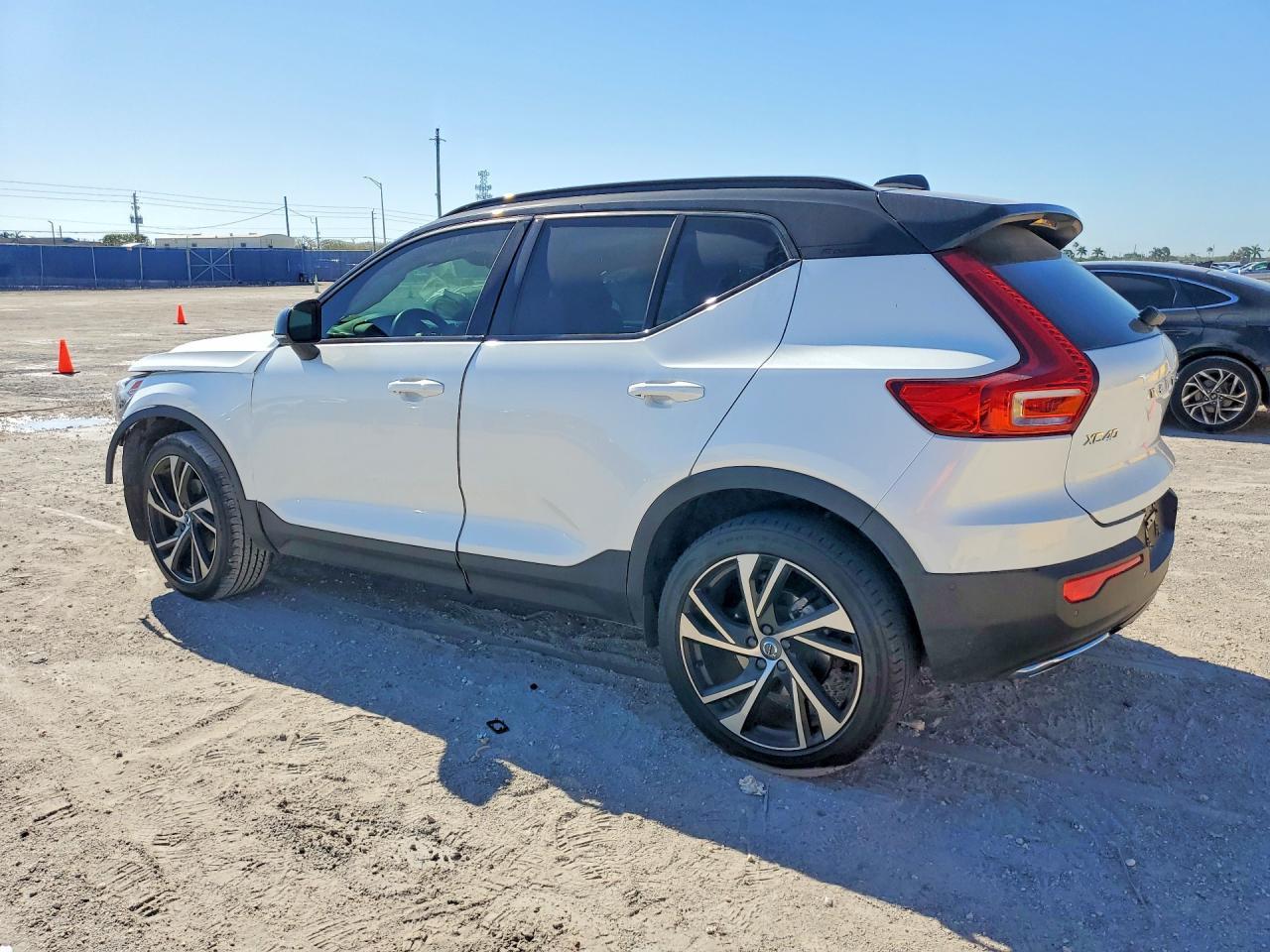 2020 Volvo Xc40 T4 R-Design - Фото 2