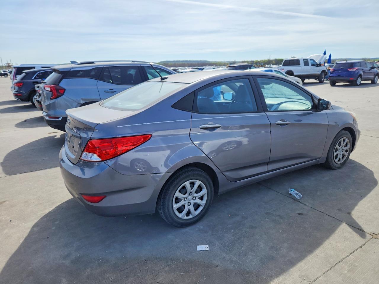2013 Hyundai Accent Gls - Фото 3