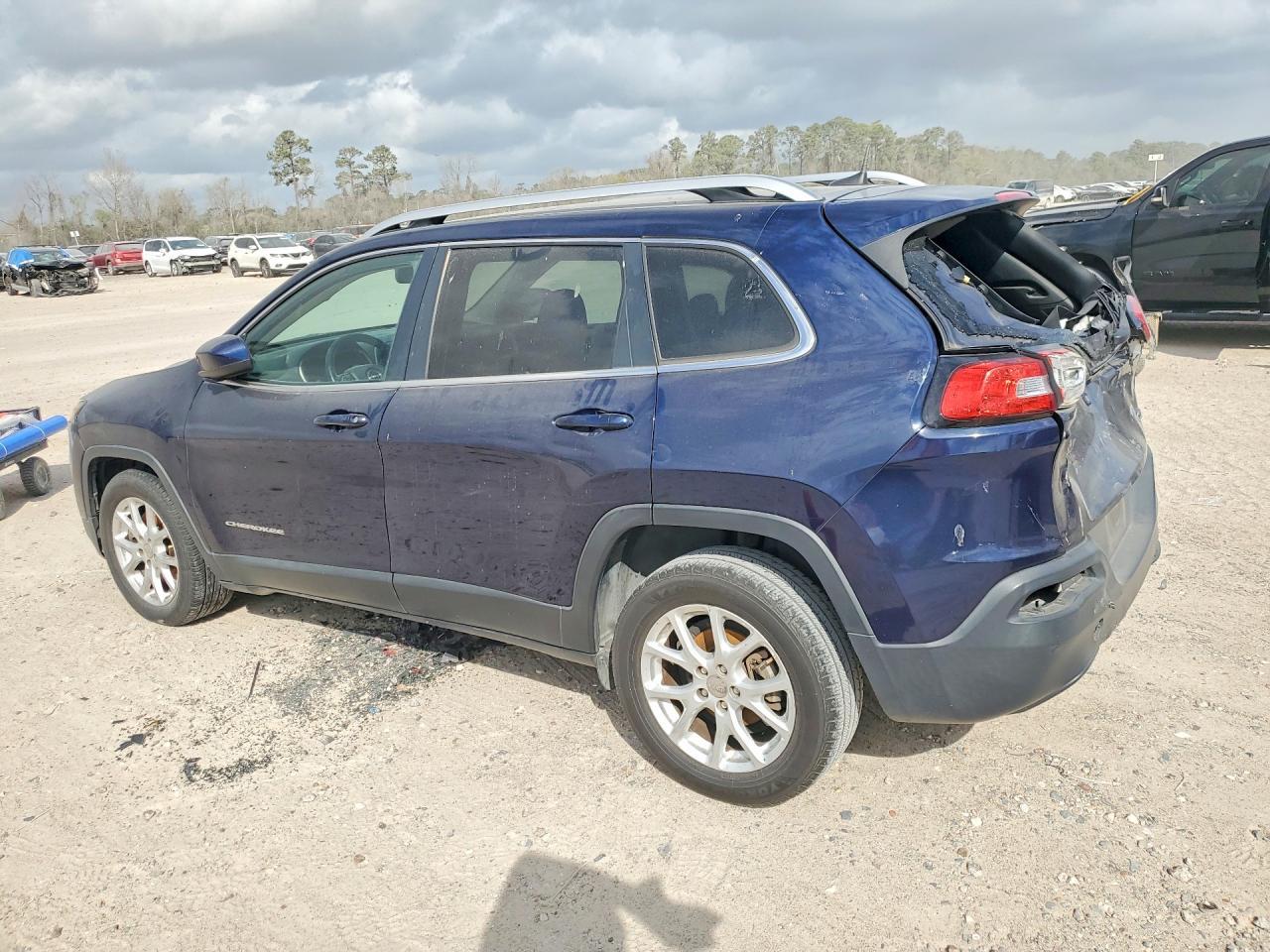 2016 Jeep Cherokee Latitude - Фото 2