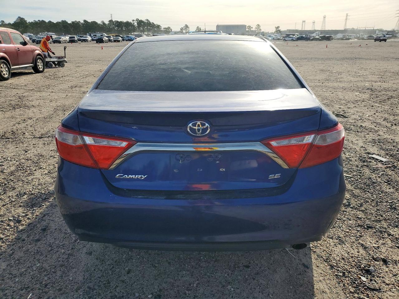 2015 Toyota Camry Se - Фото 6