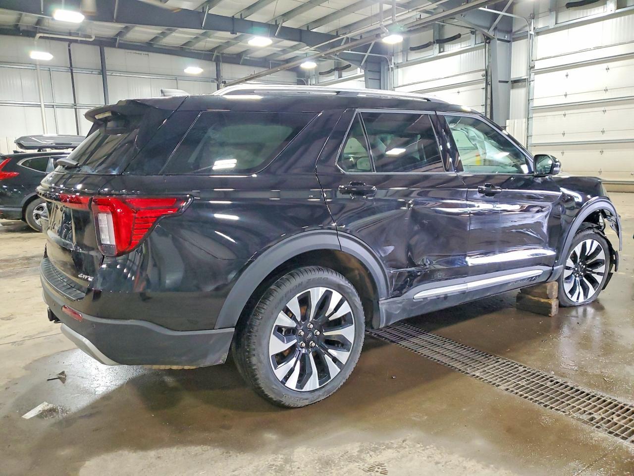 2025 Ford Explorer Platinum - Image 3