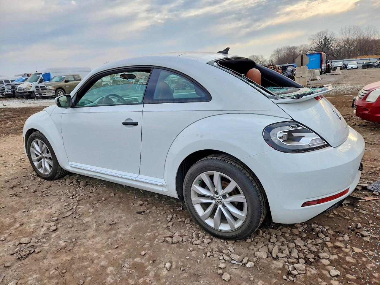 2017 Volkswagen Beetle 1.8T - Image 2