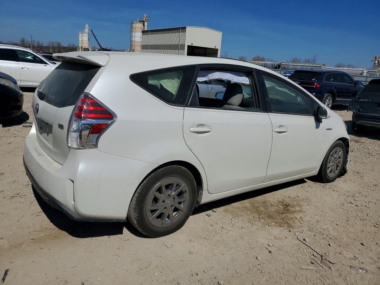 2017 Toyota Prius V Three - Фото 3