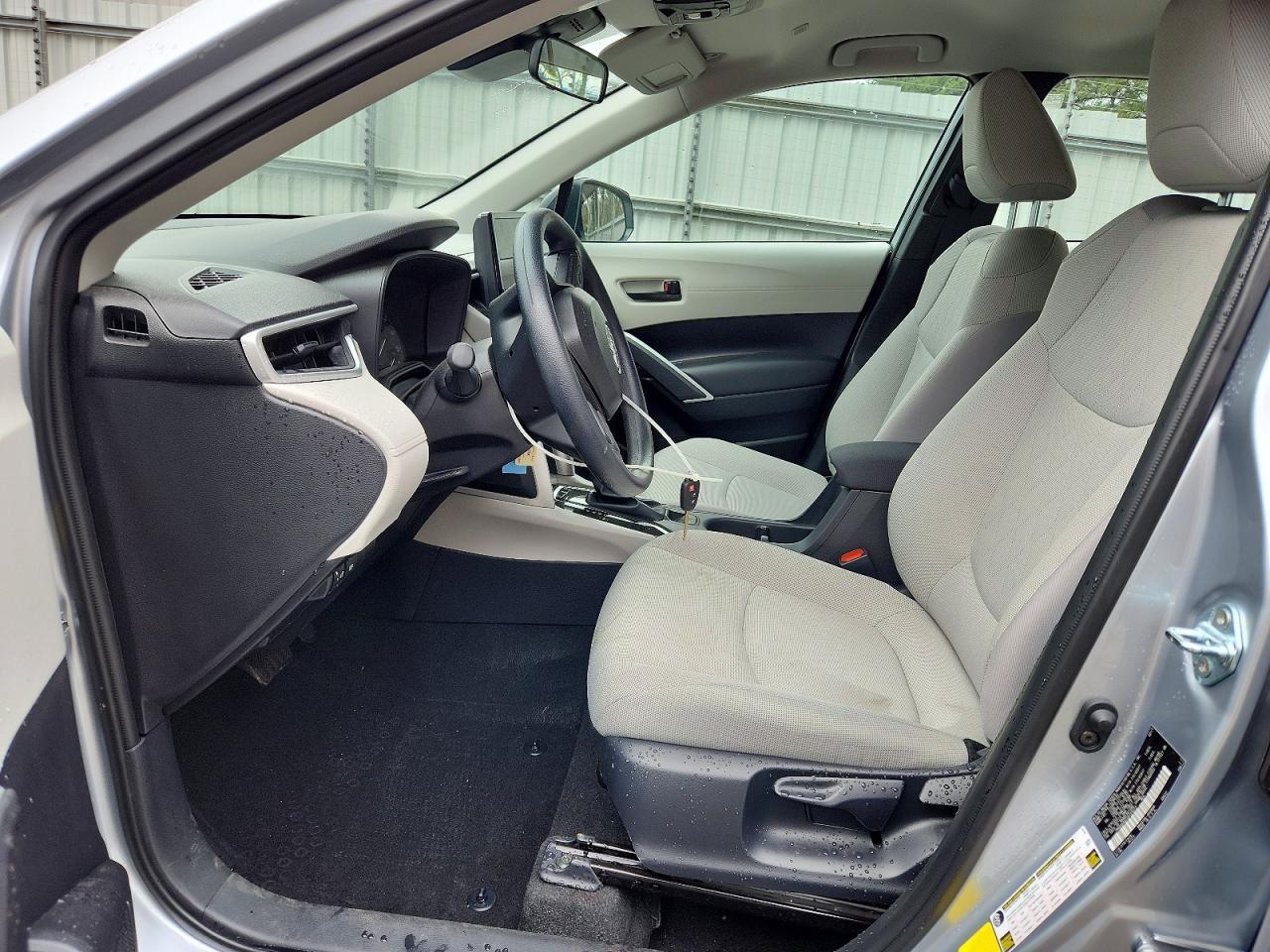 2025 Toyota Corolla Cross L - Image 7