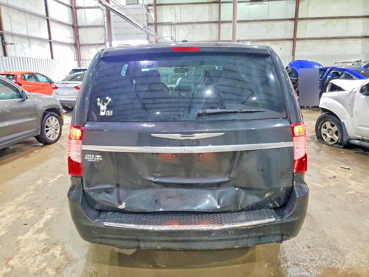 2015 Chrysler Town & Country Lx - Фото 6