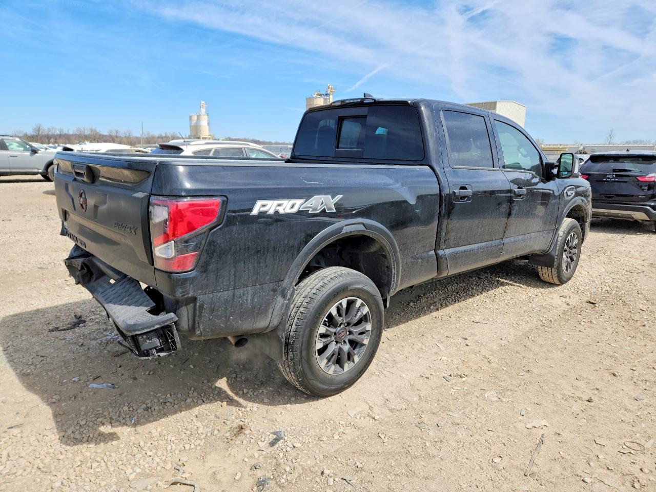 2023 Nissan Titan Xd Pro-4X - Фото 3