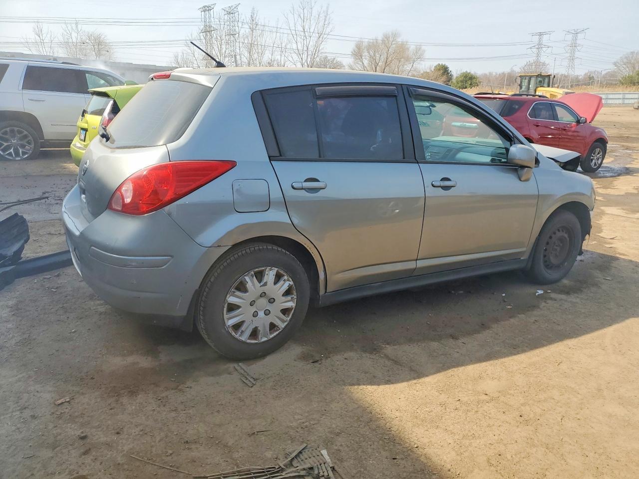 2010 Niss Versa - Фото 3