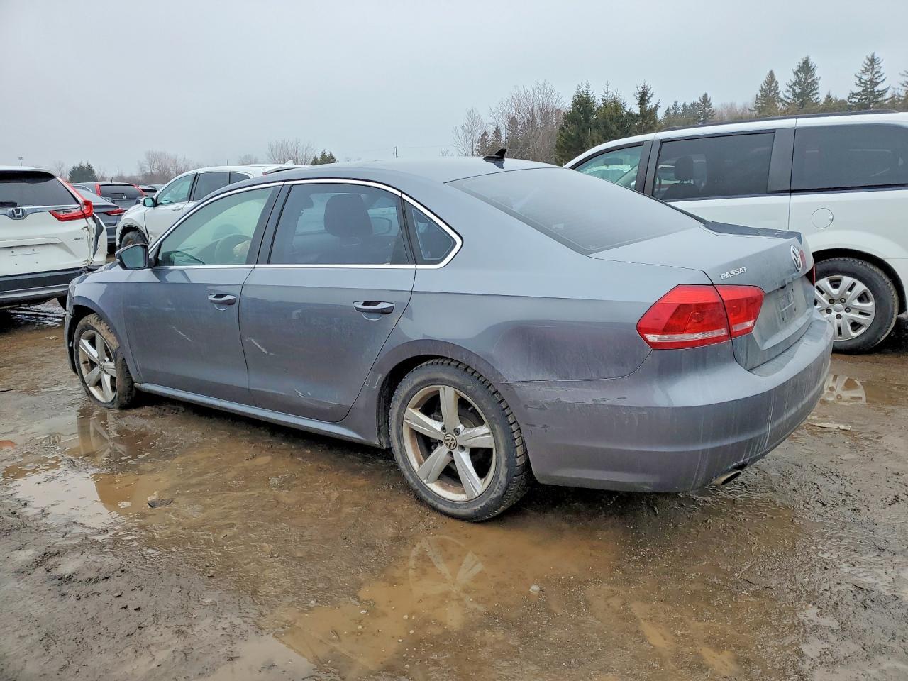 2014 Volkswagen Passat Se - Image 2