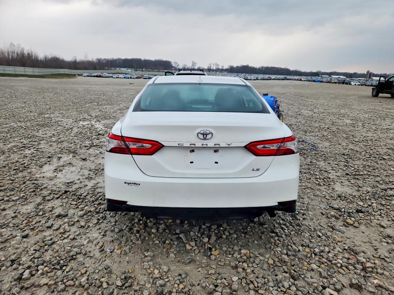 2019 Toyota Camry Le - Фото 6